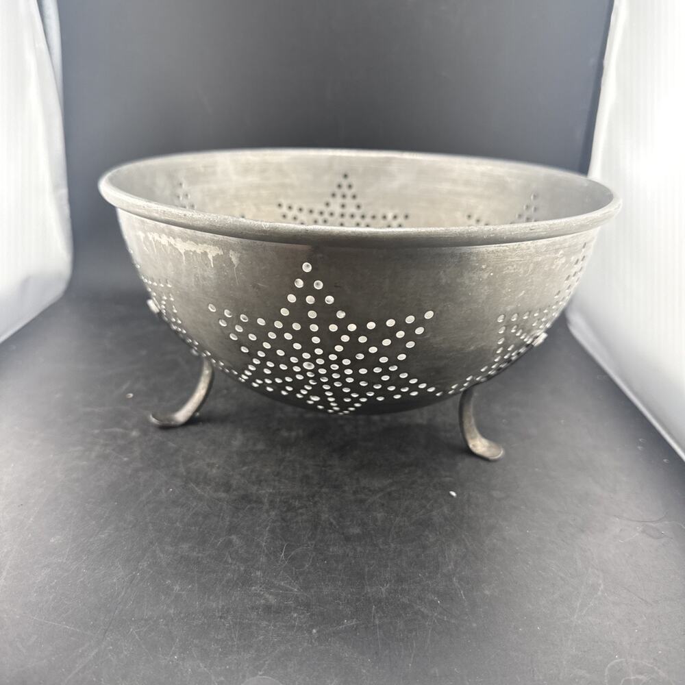 Vintage MCM Colander Star Pattern Strainer Aluminum Footed Mid Century 9"